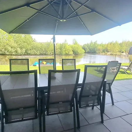 Deluxe, Direkt Am See, Mit Hauseigener Panorama Aussensauna, Zwei Badezimmern, Tretboot, Kamin, In Direkter Naehe Zum Kinderspieleparadies Sowie Reit- Und Ponyhof, 1 Bis 8 Personen בית נופש *