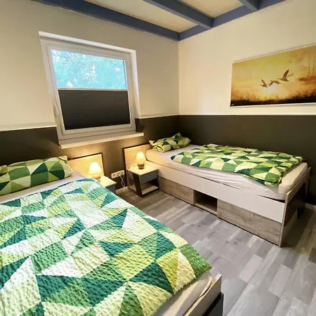 Deluxe, Direkt Am See, Mit Hauseigener Panorama Aussensauna, Zwei Badezimmern, Tretboot, Kamin, In Direkter Naehe Zum Kinderspieleparadies Sowie Reit- Und Ponyhof, 1 Bis 8 Personen Feriehus Twist