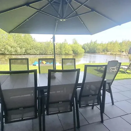 Feriehus Deluxe, Direkt Am See, Mit Hauseigener Panorama Aussensauna, Zwei Badezimmern, Tretboot, Kamin, In Direkter Naehe Zum Kinderspieleparadies Sowie Reit- Und Ponyhof, 1 Bis 8 Personen