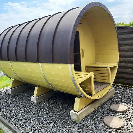 Deluxe, Direkt Am See, Mit Hauseigener Panorama Aussensauna, Zwei Badezimmern, Tretboot, Kamin, In Direkter Naehe Zum Kinderspieleparadies Sowie Reit- Und Ponyhof, 1 Bis 8 Personen בית נופש