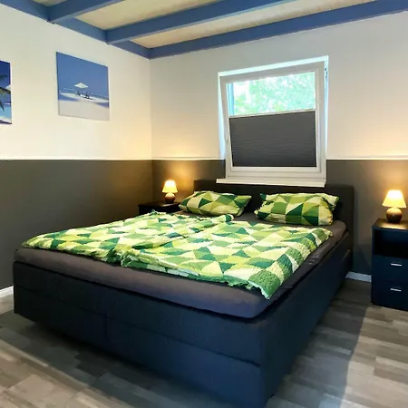 Deluxe, Direkt Am See, Mit Hauseigener Panorama Aussensauna, Zwei Badezimmern, Tretboot, Kamin, In Direkter Naehe Zum Kinderspieleparadies Sowie Reit- Und Ponyhof, 1 Bis 8 Personen Feriehus Twist