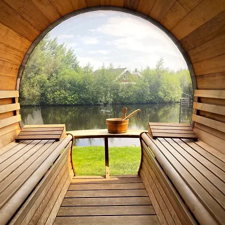Deluxe, Direkt Am See, Mit Hauseigener Panorama Aussensauna, Zwei Badezimmern, Tretboot, Kamin, In Direkter Naehe Zum Kinderspieleparadies Sowie Reit- Und Ponyhof, 1 Bis 8 Personen Twist