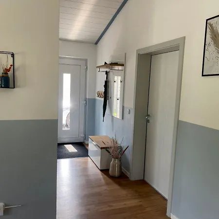 Deluxe, Direkt Am See, Mit Hauseigener Panorama Aussensauna, Zwei Badezimmern, Tretboot, Kamin, In Direkter Naehe Zum Kinderspieleparadies Sowie Reit- Und Ponyhof, 1 Bis 8 Personen