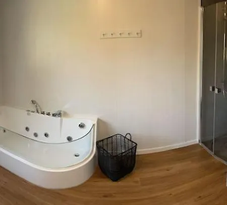 Feriehus Deluxe, Direkt Am See, Mit Hauseigener Panorama Aussensauna, Zwei Badezimmern, Tretboot, Kamin, In Direkter Naehe Zum Kinderspieleparadies Sowie Reit- Und Ponyhof, 1 Bis 8 Personen