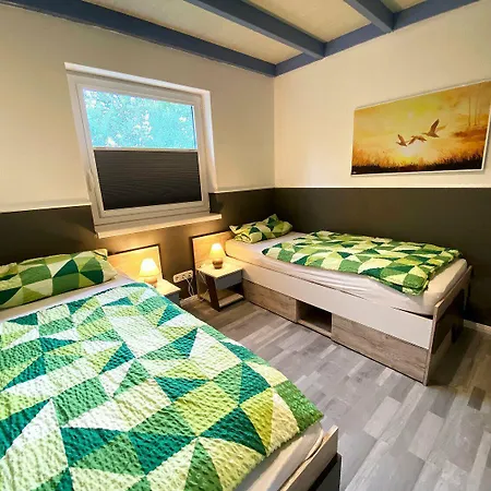 Feriehus Deluxe, Direkt Am See, Mit Hauseigener Panorama Aussensauna, Zwei Badezimmern, Tretboot, Kamin, In Direkter Naehe Zum Kinderspieleparadies Sowie Reit- Und Ponyhof, 1 Bis 8 Personen *