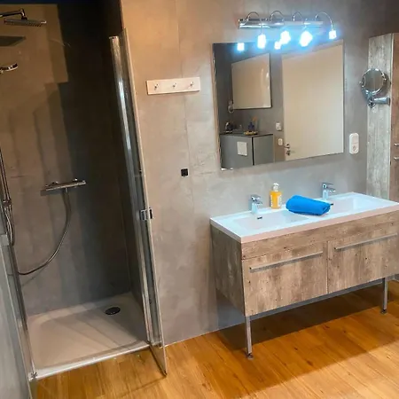 Deluxe, Direkt Am See, Mit Hauseigener Panorama Aussensauna, Zwei Badezimmern, Tretboot, Kamin, In Direkter Naehe Zum Kinderspieleparadies Sowie Reit- Und Ponyhof, 1 Bis 8 Personen Feriehus Twist