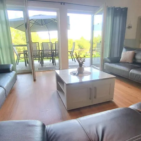 Deluxe, Direkt Am See, Mit Hauseigener Panorama Aussensauna, Zwei Badezimmern, Tretboot, Kamin, In Direkter Naehe Zum Kinderspieleparadies Sowie Reit- Und Ponyhof, 1 Bis 8 Personen Feriehus