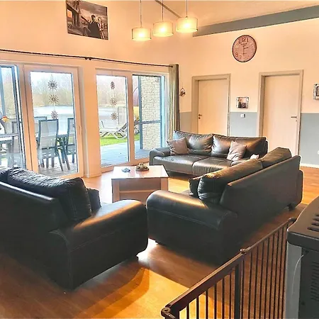 Deluxe, Direkt Am See, Mit Hauseigener Panorama Aussensauna, Zwei Badezimmern, Tretboot, Kamin, In Direkter Naehe Zum Kinderspieleparadies Sowie Reit- Und Ponyhof, 1 Bis 8 Personen Feriehus *