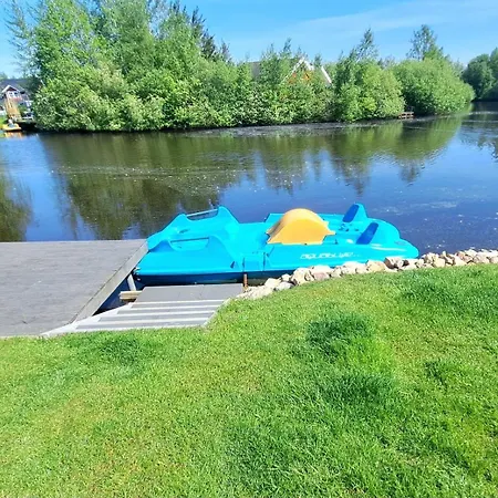 Feriehus Deluxe, Direkt Am See, Mit Hauseigener Panorama Aussensauna, Zwei Badezimmern, Tretboot, Kamin, In Direkter Naehe Zum Kinderspieleparadies Sowie Reit- Und Ponyhof, 1 Bis 8 Personen *