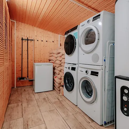 Deluxe, Direkt Am See, Mit Hauseigener Panorama Aussensauna, Zwei Badezimmern, Tretboot, Kamin, In Direkter Naehe Zum Kinderspieleparadies Sowie Reit- Und Ponyhof, 1 Bis 8 Personen Feriehus *