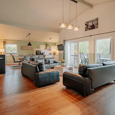 Deluxe, Direkt Am See, Mit Hauseigener Panorama Aussensauna, Zwei Badezimmern, Tretboot, Kamin, In Direkter Naehe Zum Kinderspieleparadies Sowie Reit- Und Ponyhof, 1 Bis 8 Personen * Twist