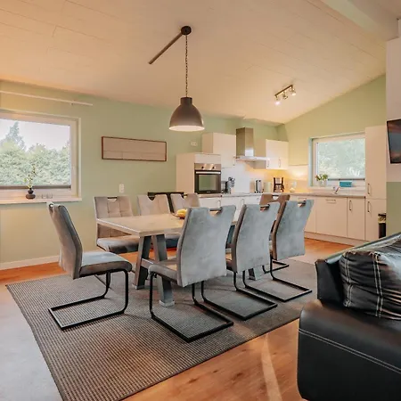 Deluxe, Direkt Am See, Mit Hauseigener Panorama Aussensauna, Zwei Badezimmern, Tretboot, Kamin, In Direkter Naehe Zum Kinderspieleparadies Sowie Reit- Und Ponyhof, 1 Bis 8 Personen Feriehus *