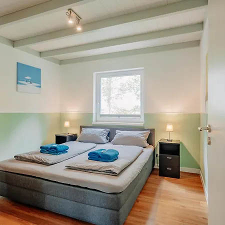 Deluxe, Direkt Am See, Mit Hauseigener Panorama Aussensauna, Zwei Badezimmern, Tretboot, Kamin, In Direkter Naehe Zum Kinderspieleparadies Sowie Reit- Und Ponyhof, 1 Bis 8 Personen *