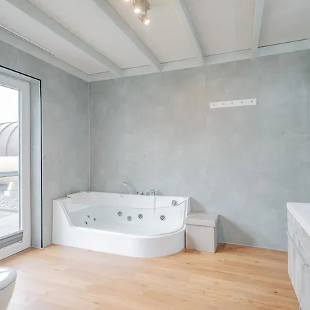 Deluxe, Direkt Am See, Mit Hauseigener Panorama Aussensauna, Zwei Badezimmern, Tretboot, Kamin, In Direkter Naehe Zum Kinderspieleparadies Sowie Reit- Und Ponyhof, 1 Bis 8 Personen