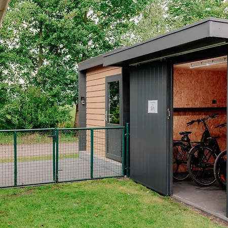 Deluxe, Direkt Am See, Mit Hauseigener Panorama Aussensauna, Zwei Badezimmern, Tretboot, Kamin, In Direkter Naehe Zum Kinderspieleparadies Sowie Reit- Und Ponyhof, 1 Bis 8 Personen Feriehus *