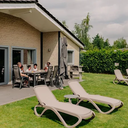 Deluxe, Direkt Am See, Mit Hauseigener Panorama Aussensauna, Zwei Badezimmern, Tretboot, Kamin, In Direkter Naehe Zum Kinderspieleparadies Sowie Reit- Und Ponyhof, 1 Bis 8 Personen בית נופש