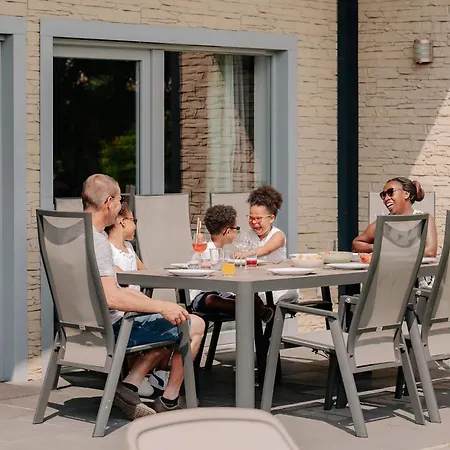 Deluxe, Direkt Am See, Mit Hauseigener Panorama Aussensauna, Zwei Badezimmern, Tretboot, Kamin, In Direkter Naehe Zum Kinderspieleparadies Sowie Reit- Und Ponyhof, 1 Bis 8 Personen בית נופש