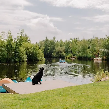 Deluxe, Direkt Am See, Mit Hauseigener Panorama Aussensauna, Zwei Badezimmern, Tretboot, Kamin, In Direkter Naehe Zum Kinderspieleparadies Sowie Reit- Und Ponyhof, 1 Bis 8 Personen