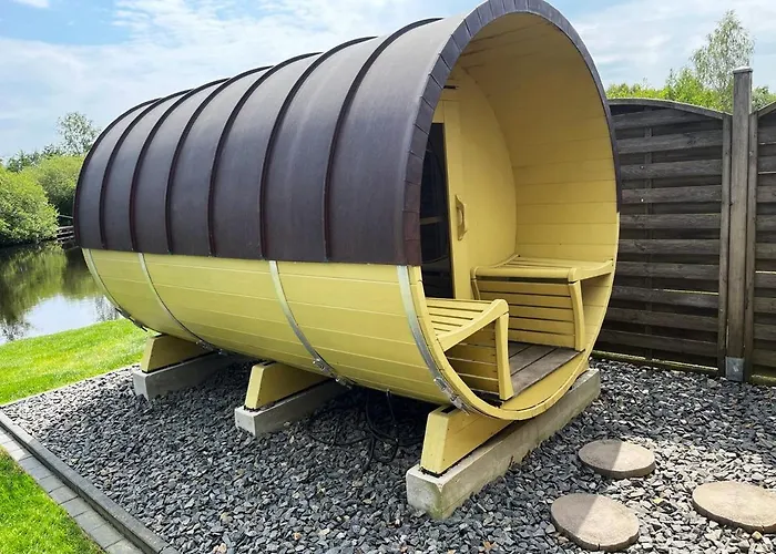 Deluxe, Direkt Am See, Mit Hauseigener Panorama Aussensauna, Zwei Badezimmern, Tretboot, Kamin, In Direkter Naehe Zum Kinderspieleparadies Sowie Reit- Und Ponyhof, 1 Bis 8 Personen Vakantiehuis