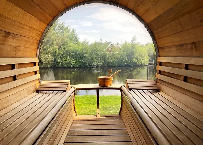Deluxe, Direkt Am See, Mit Hauseigener Panorama Aussensauna, Zwei Badezimmern, Tretboot, Kamin, In Direkter Naehe Zum Kinderspieleparadies Sowie Reit- Und Ponyhof, 1 Bis 8 Personen Twist