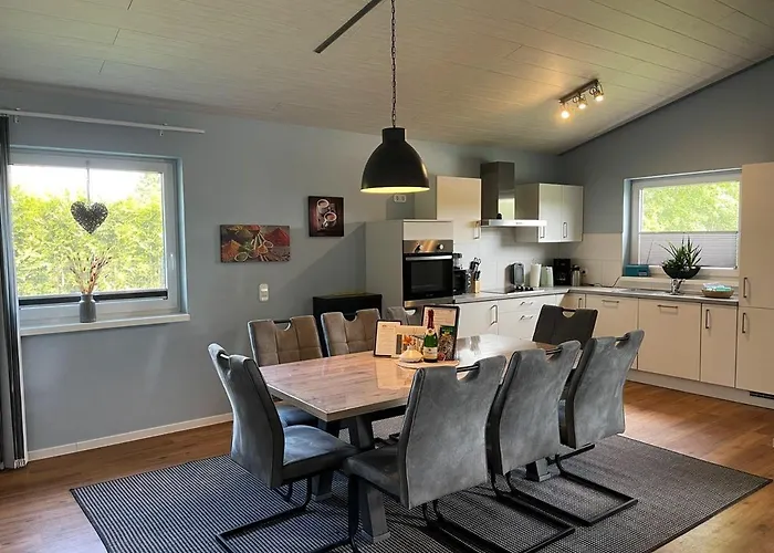 Deluxe, Direkt Am See, Mit Hauseigener Panorama Aussensauna, Zwei Badezimmern, Tretboot, Kamin, In Direkter Naehe Zum Kinderspieleparadies Sowie Reit- Und Ponyhof, 1 Bis 8 Personen Twist