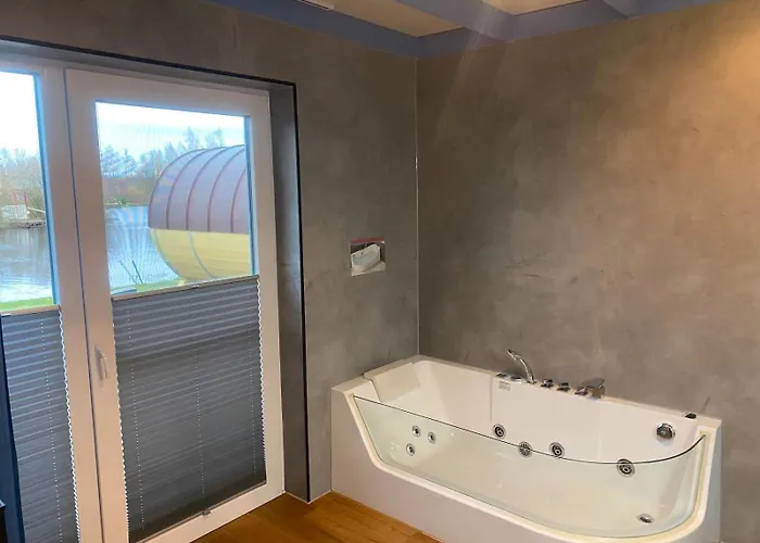 Vakantiehuis Deluxe, Direkt Am See, Mit Hauseigener Panorama Aussensauna, Zwei Badezimmern, Tretboot, Kamin, In Direkter Naehe Zum Kinderspieleparadies Sowie Reit- Und Ponyhof, 1 Bis 8 Personen *